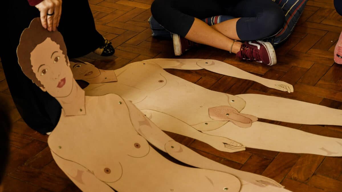 O que se pretende com a educação sexual de crianças e adolescentes?