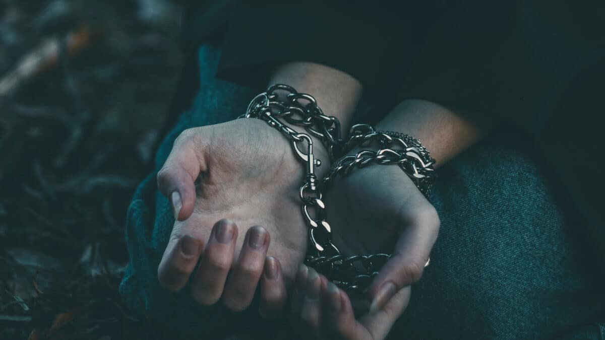 1984 REDIVIVUS: A Escravidão dos Grandes Conglomerados e as Falsas Promessas das Liberdades Pós-modernas