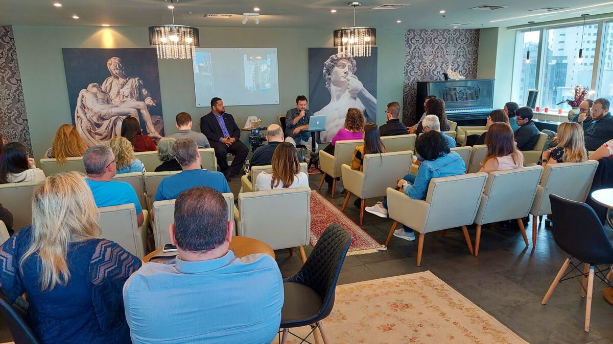 Evento do PHVox sobre a fé revolucionária é sucesso de público em São Paulo