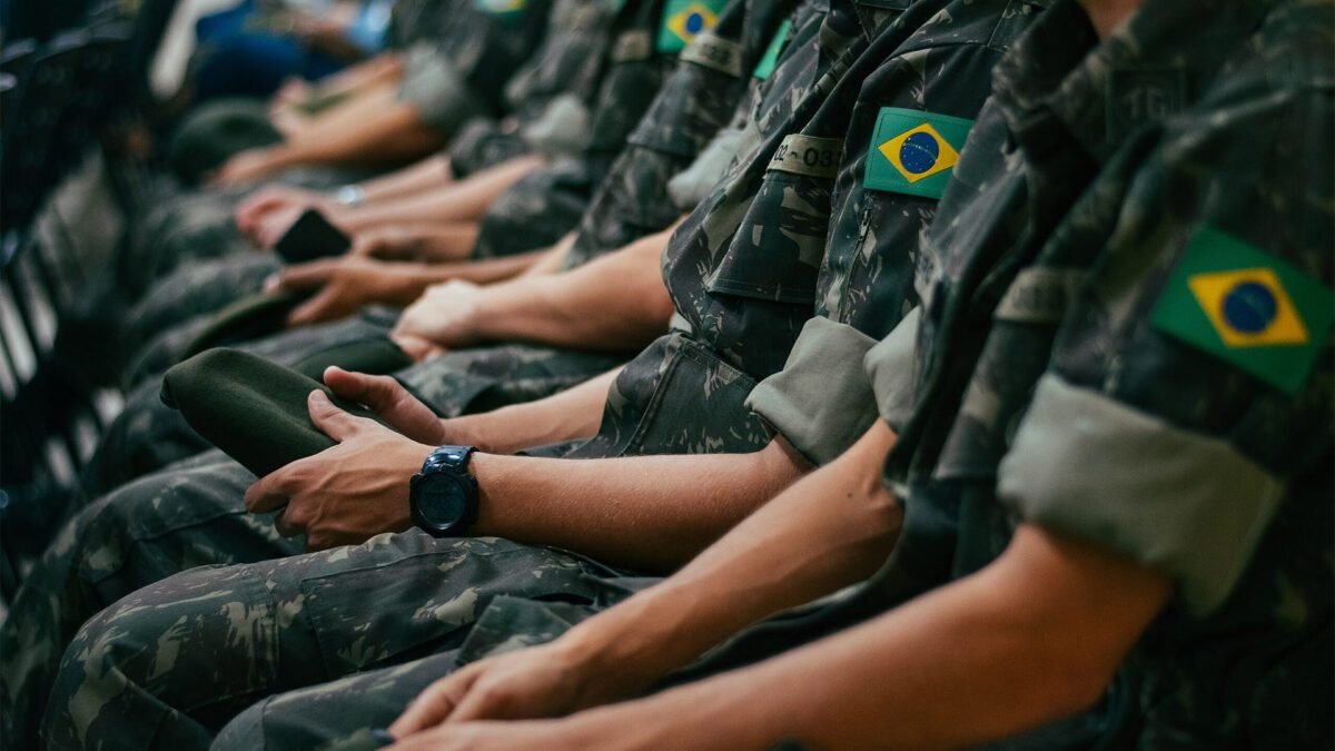 O Brasil pode estar caminhando para um possível “desmantelamento” de seu exército