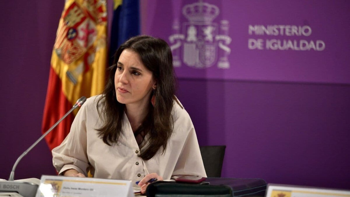 O falso feminismo espanhol ataca os “jovens misóginos” e as “mulheres magras”