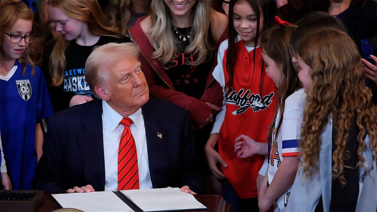 Trump proíbe homens biológicos de competir em esportes femininos