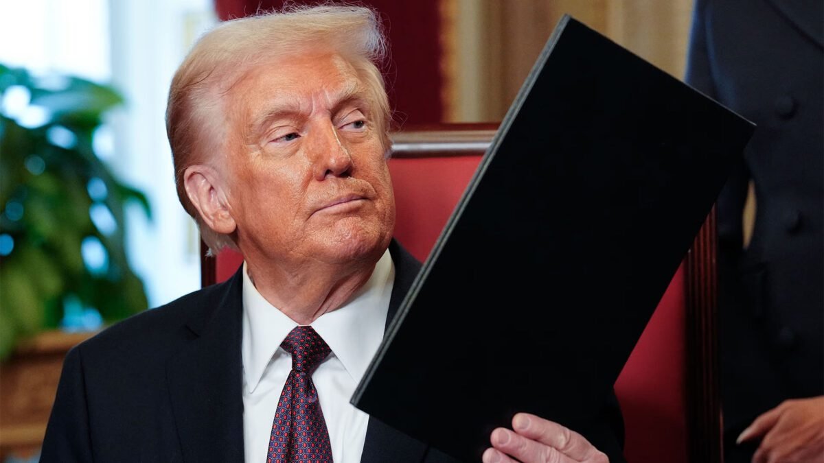 Trump destaca que em 4 de março haverá aumento de tarifas para México, Canadá e China