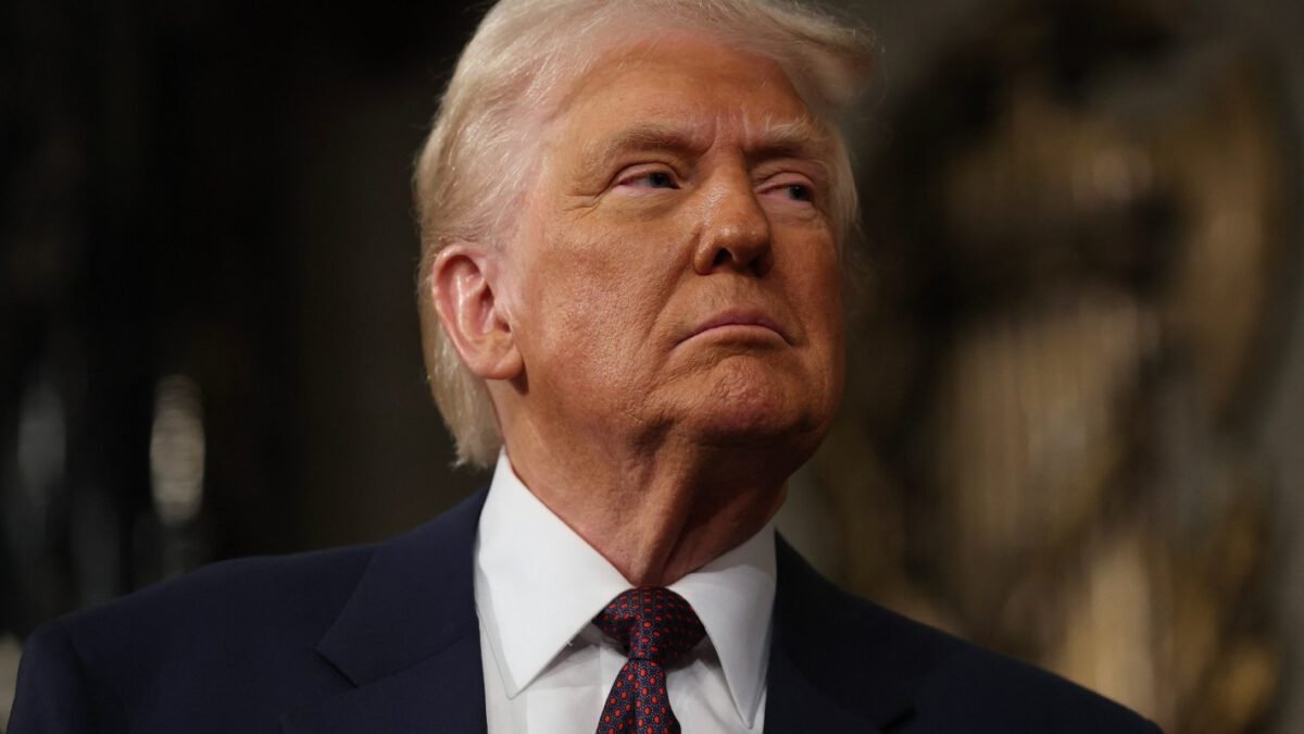 Trump promete tarifas recíprocas aos parceiros comerciais e “paz duradoura” na Ucrânia