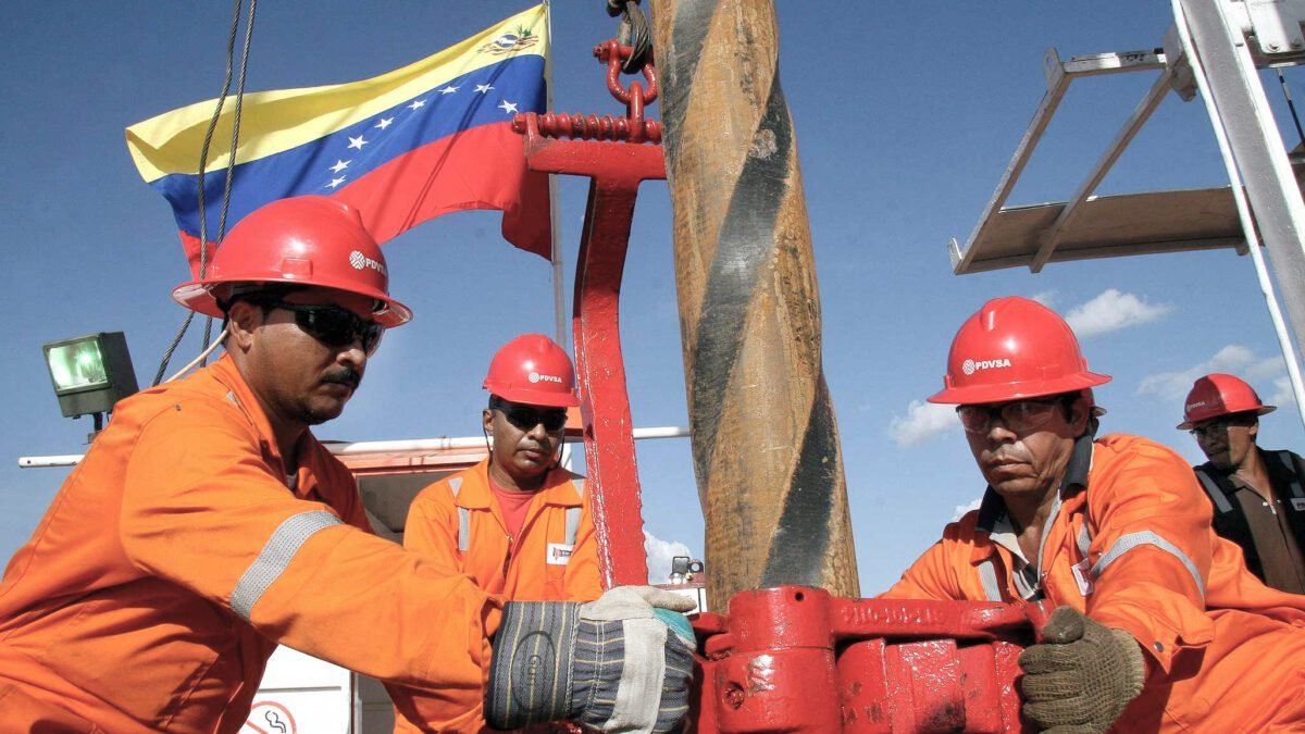 Empresas chinesas suspendem compras de petróleo venezuelano por medo de tarifas de Trump