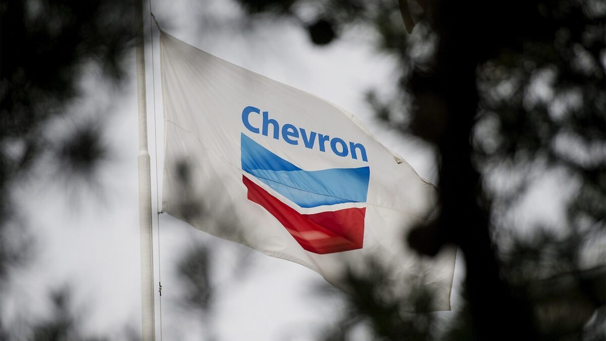 Os EUA cancelam a licença da Chevron na Venezuela e dão a ela um mês para deixar o país