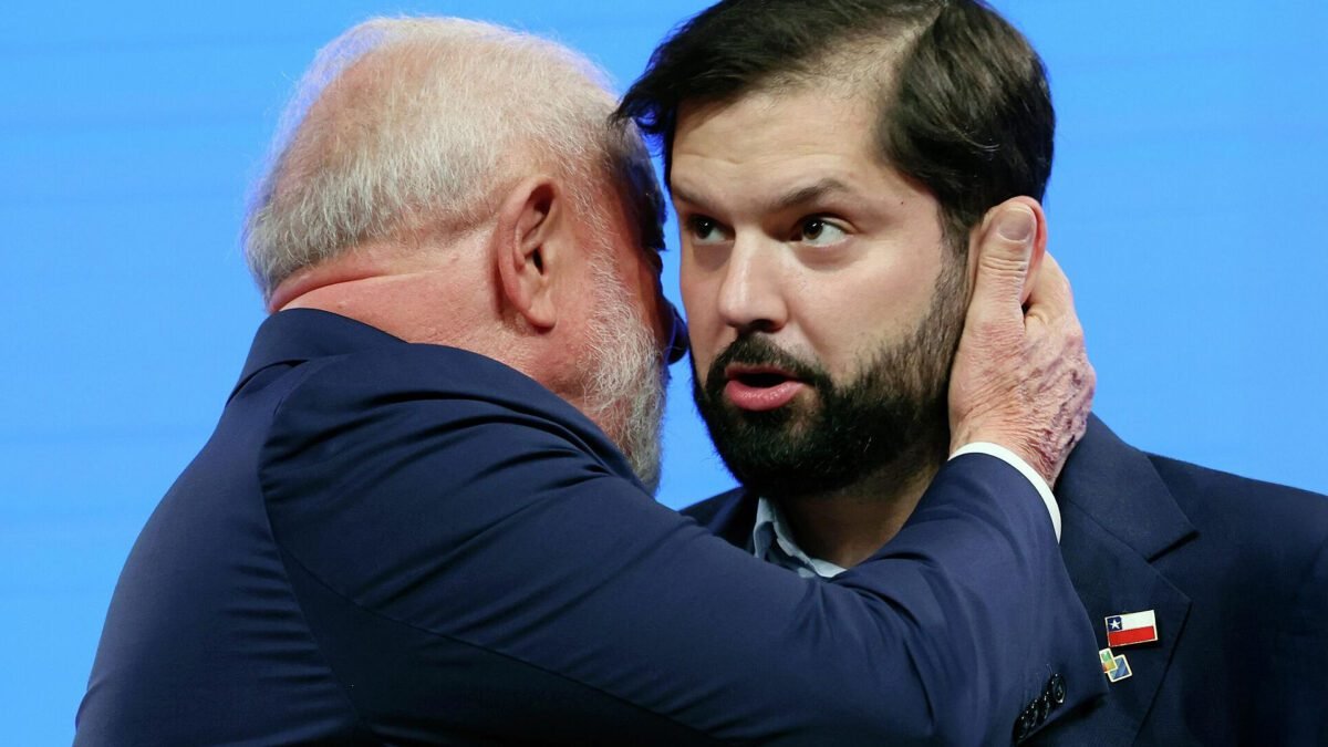 Mais burocracia: Governo de Boric gasta um milhão de dólares expandindo seus ministérios