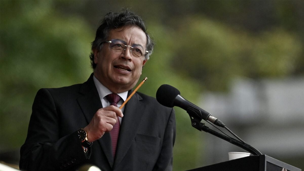 Petro estaria seguindo instruções dadas em uma carta de Fidel Castro a Chávez