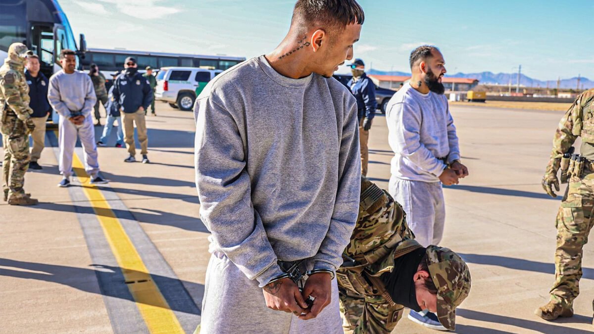 Os EUA deportam mais 17 supostos membros do Tren de Aragua e da MS-13 para El Salvador