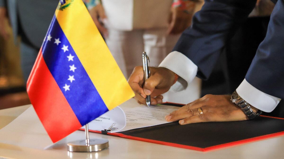 Oposição venezuelana rejeita apelo para “votar às cegas” em nova farsa eleitoral
