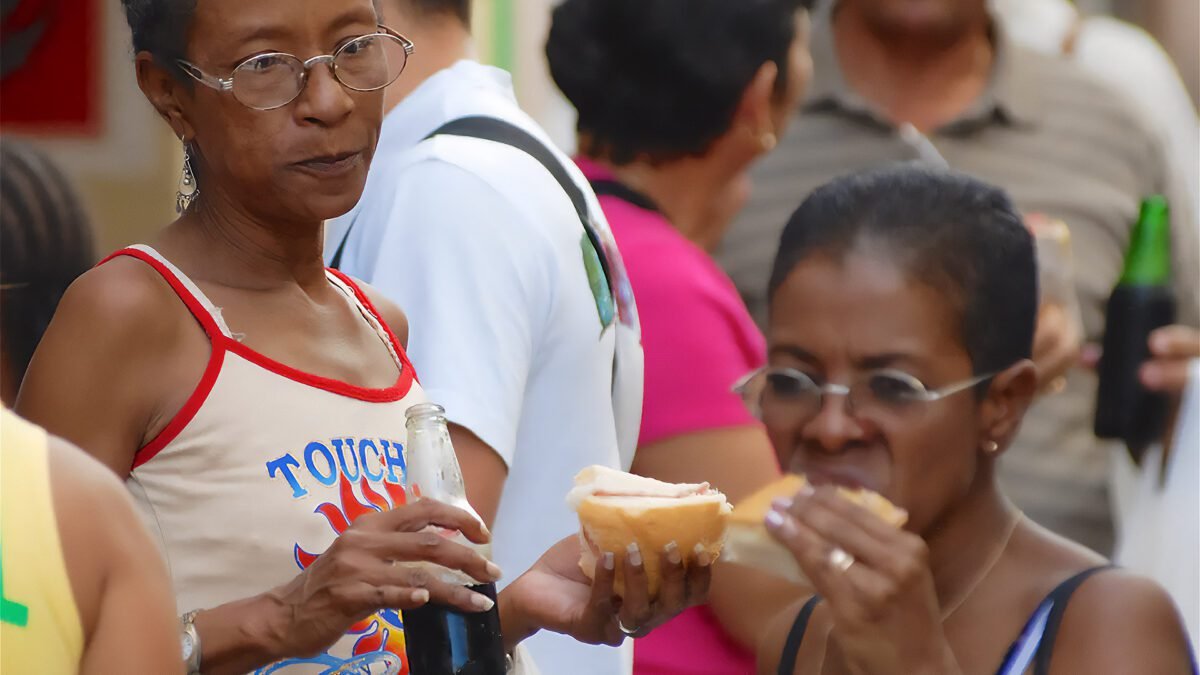 O castrismo usa operações policiais falsas para roubar alimentos destinados ao trabalho humanitário