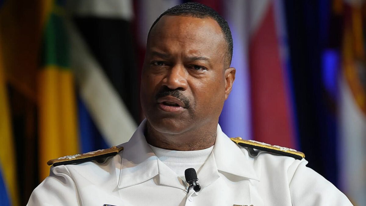 O chefe do Comando Sul dos EUA inicia sua viagem ao Brasil