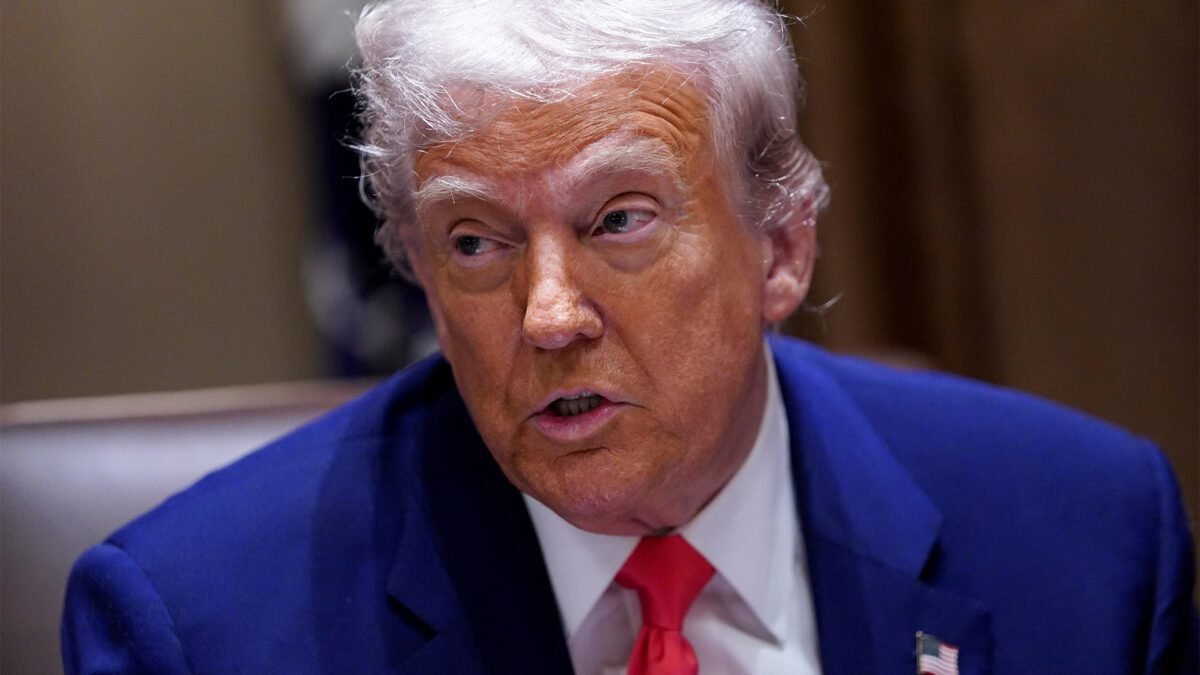 Trump critica Putin pelos últimos ataques a Kyiv e diz que está considerando sanções