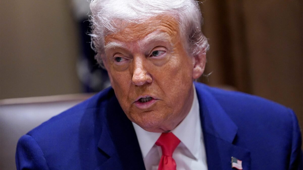 Os Estados Unidos anunciam o levantamento das sanções à Síria