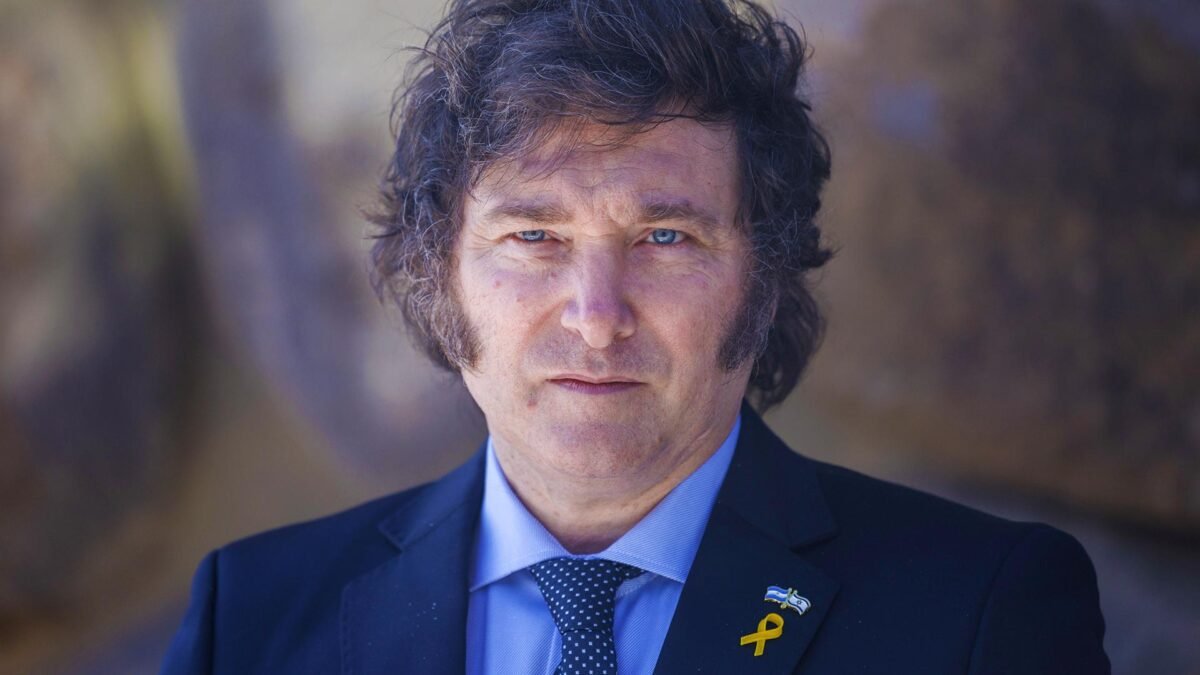 Milei pergunta sobre os jornalistas que ele deveria prender e desmascara a mentira da perseguição à imprensa