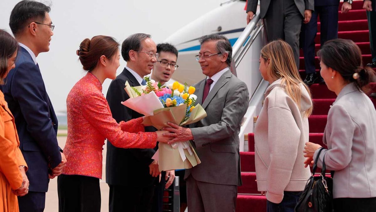 Colômbia na Rota da Seda: Petro entrega o país à influência chinesa