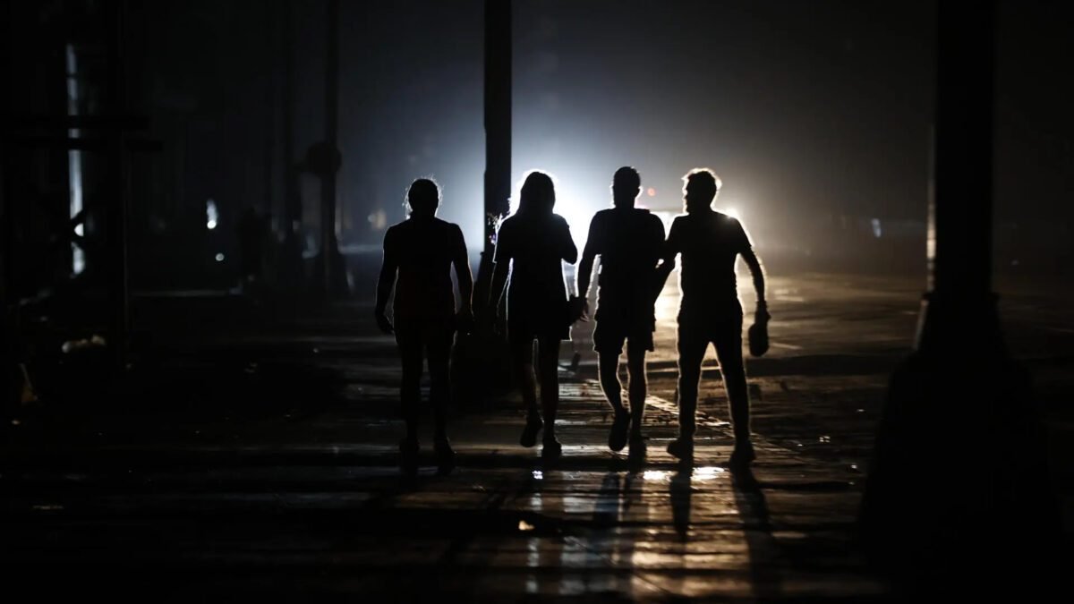 Dezenas de pessoas protestam em Cuba contra apagões prolongados