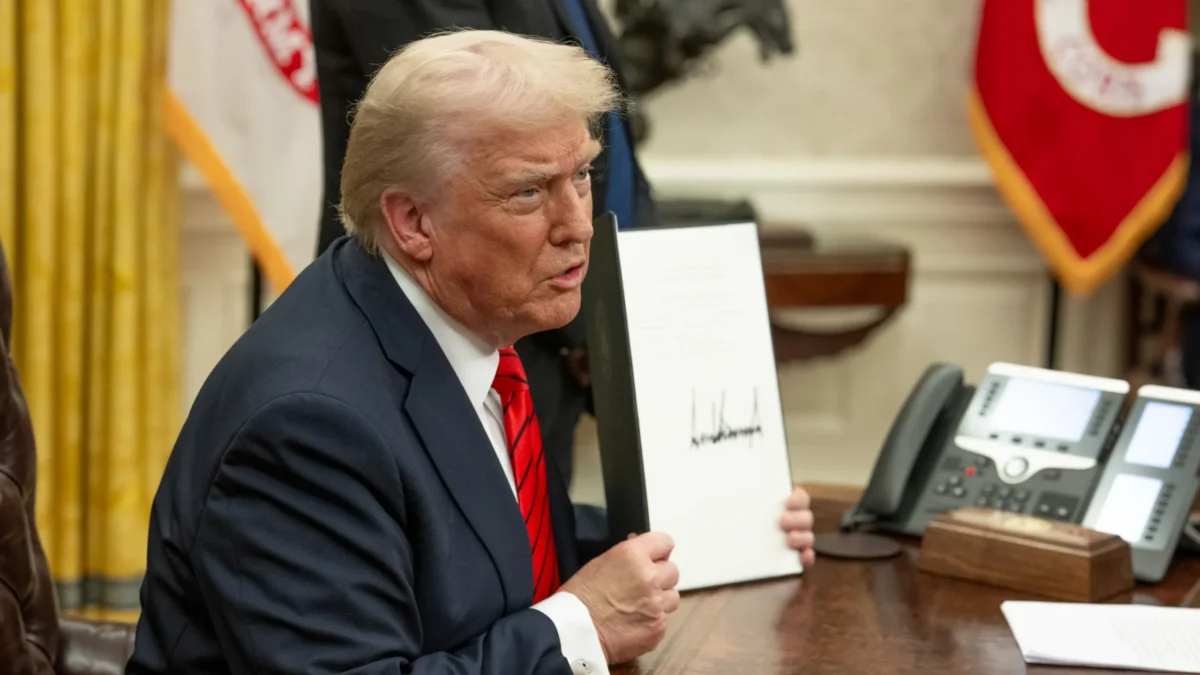 Tribunal de apelações suspende bloqueio das tarifas de Trump