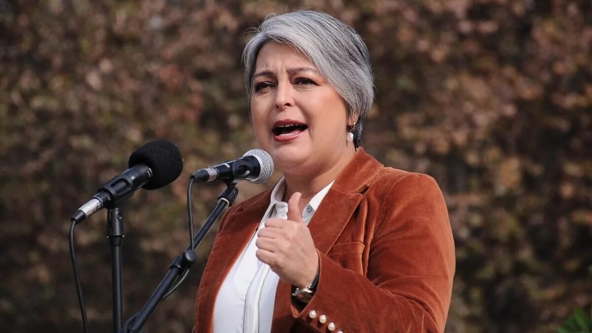 A comunista Jeannette Jara será a candidata presidencial de esquerda no Chile