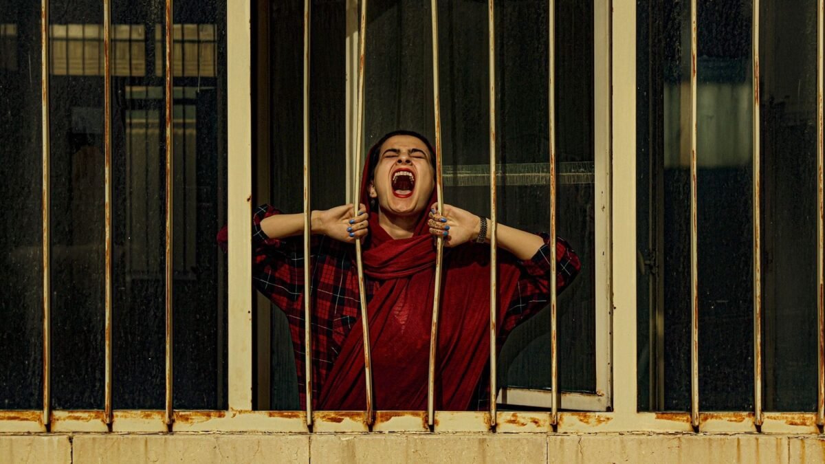 O Irã aumentou a repressão interna desde o início da ofensiva de Israel