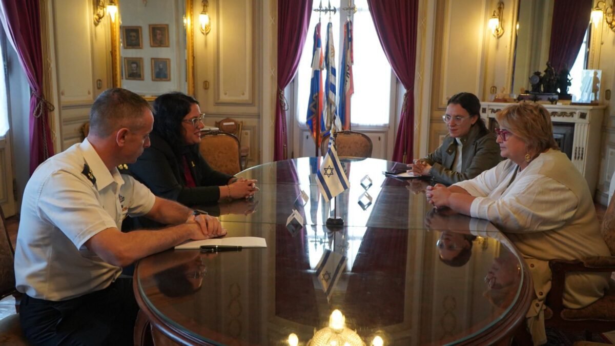Ministra da Defesa do Uruguai se reúne com embaixador israelense para possível cooperação bilateral