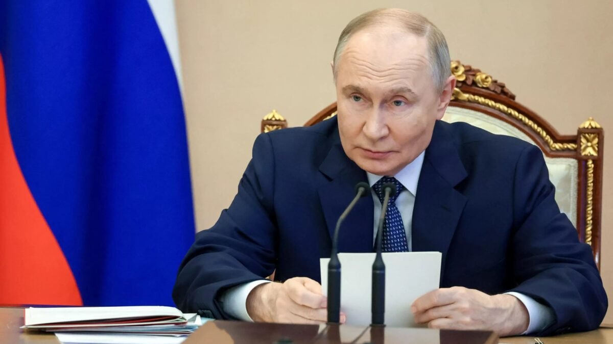 Putin está disposto a se encontrar com Zelenski somente no final das negociações de paz