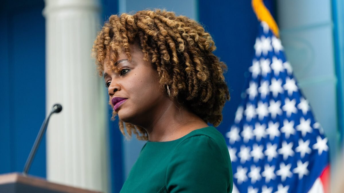 Porta-voz de Biden na Casa Branca deixa o Partido Democrata por causa de sua “traição”