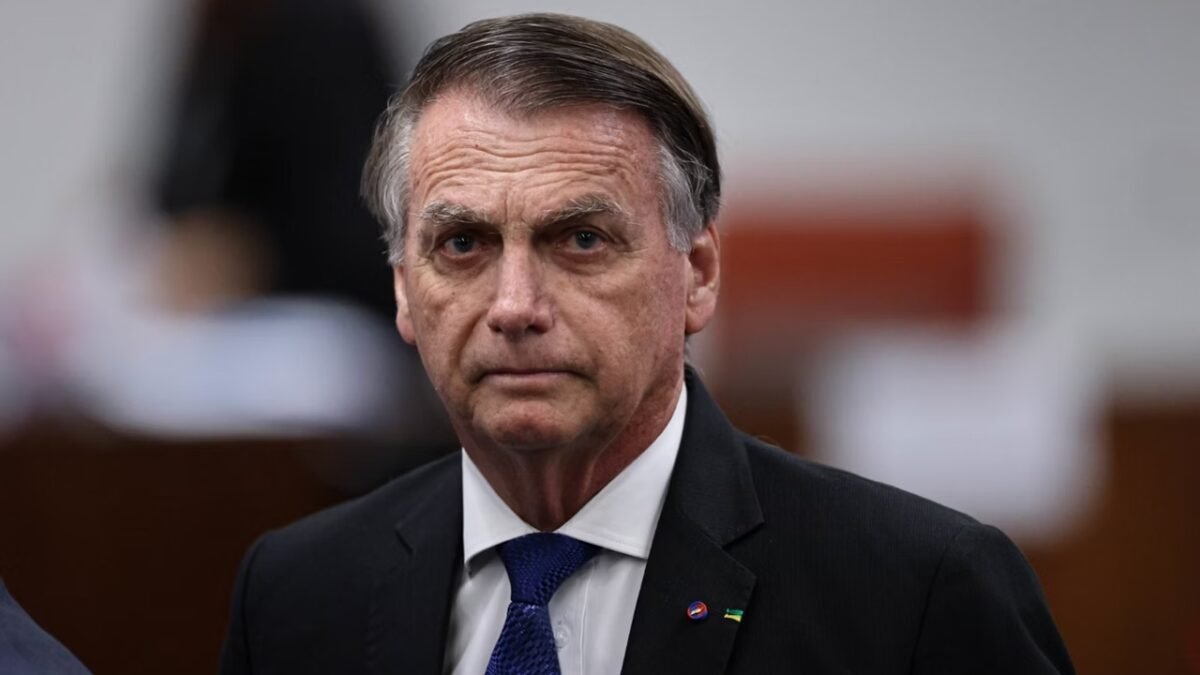 Bolsonaro usará tornozeleira eletrônica e não poderá usar redes sociais: “É uma humilhação suprema.”