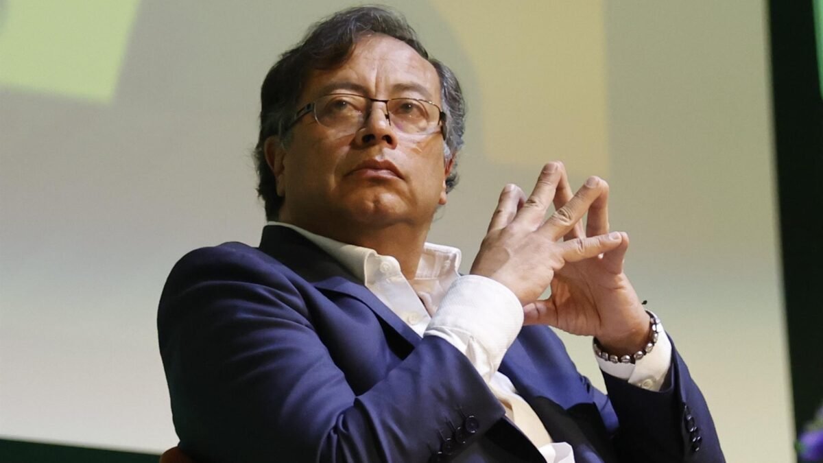 Devido ao “abuso de drogas nos níveis mais altos do governo”, os EUA reduzirão a ajuda à Colômbia em 50%