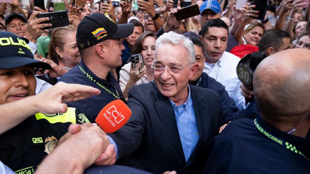 Primeira reação de Uribe após ser libertado: “Vamos vencer fácil.”