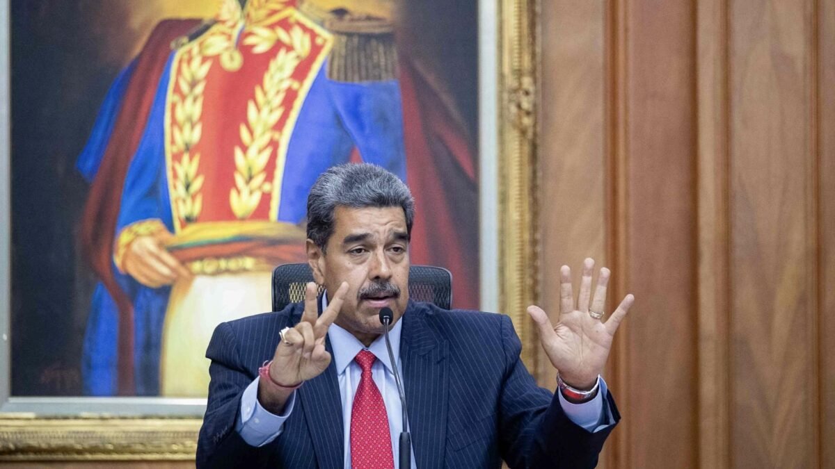 Maduro oferece bolsas de estudo no Irã em troca de treinamento militar