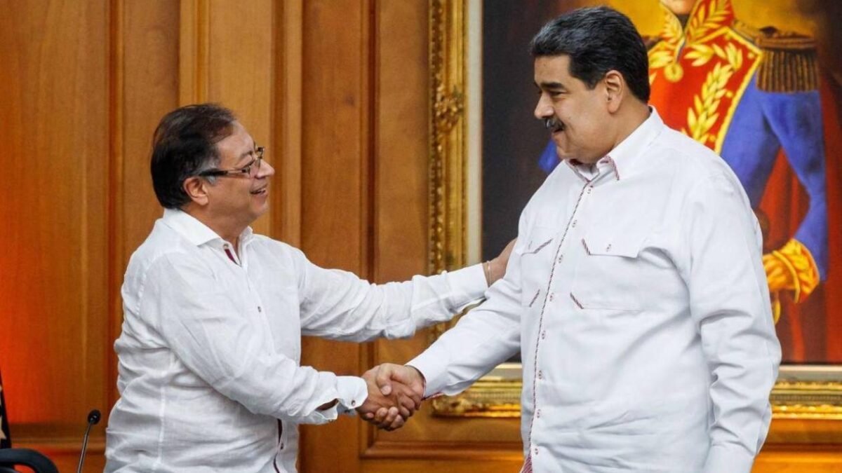 Petro aceita proposta de Maduro de “articular” os exércitos dos dois países