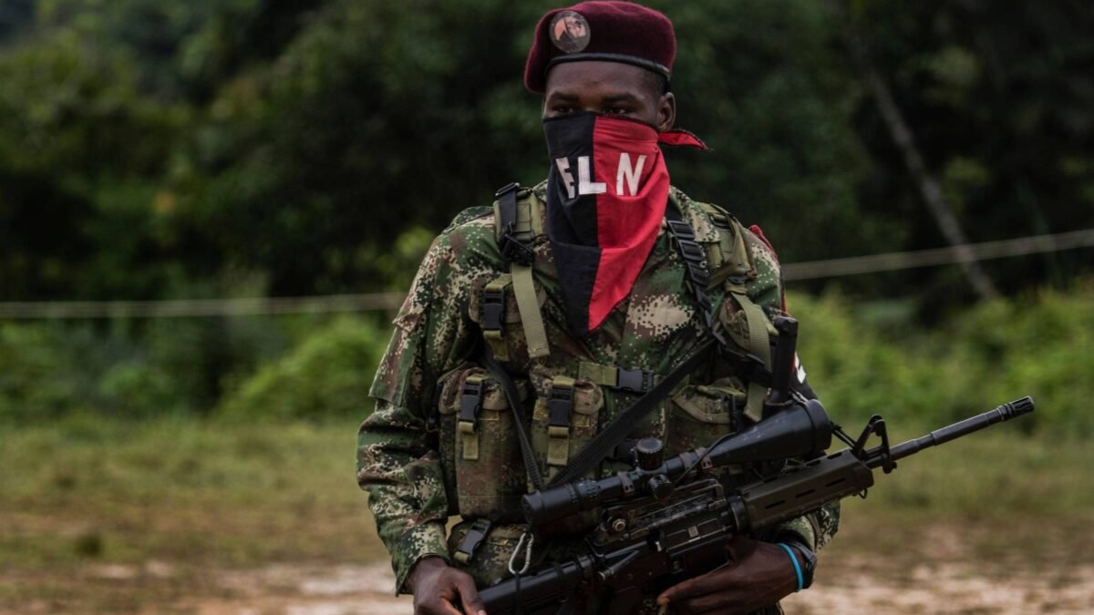 É assim que operam os campos de atiradores do ELN escondidos na Venezuela