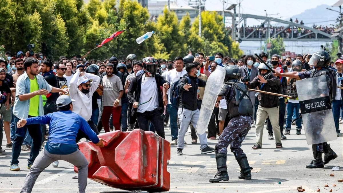 Protestos em massa contra a proibição das redes sociais deixam pelo menos 13 mortos no Nepal