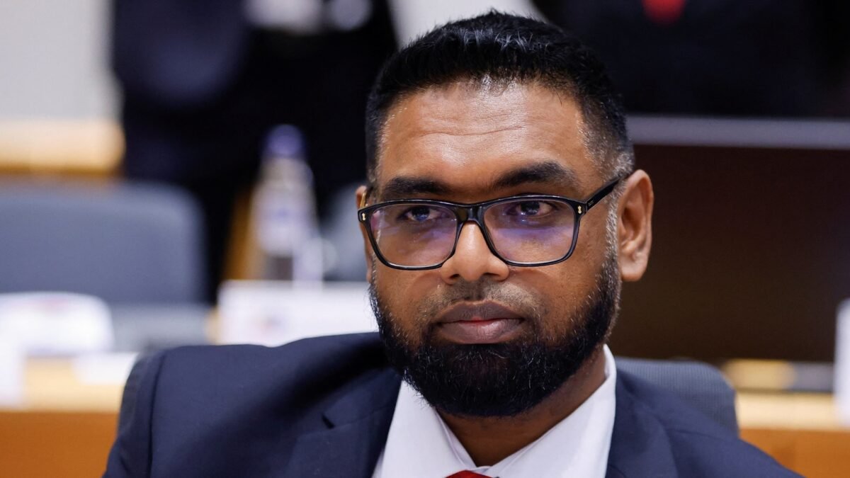 Polícia da Guiana relata “tiro” em viatura que transportava materiais eleitorais do “lado venezuelano”