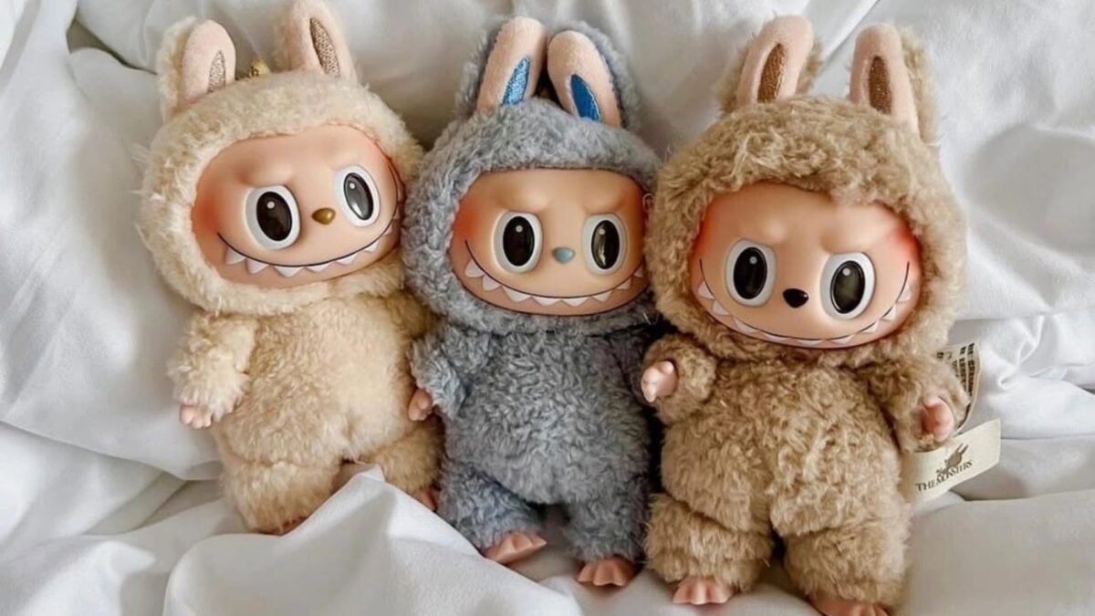 Uma jovem vende sua alma por US$ 1.180 em troca de bonecos Labubu