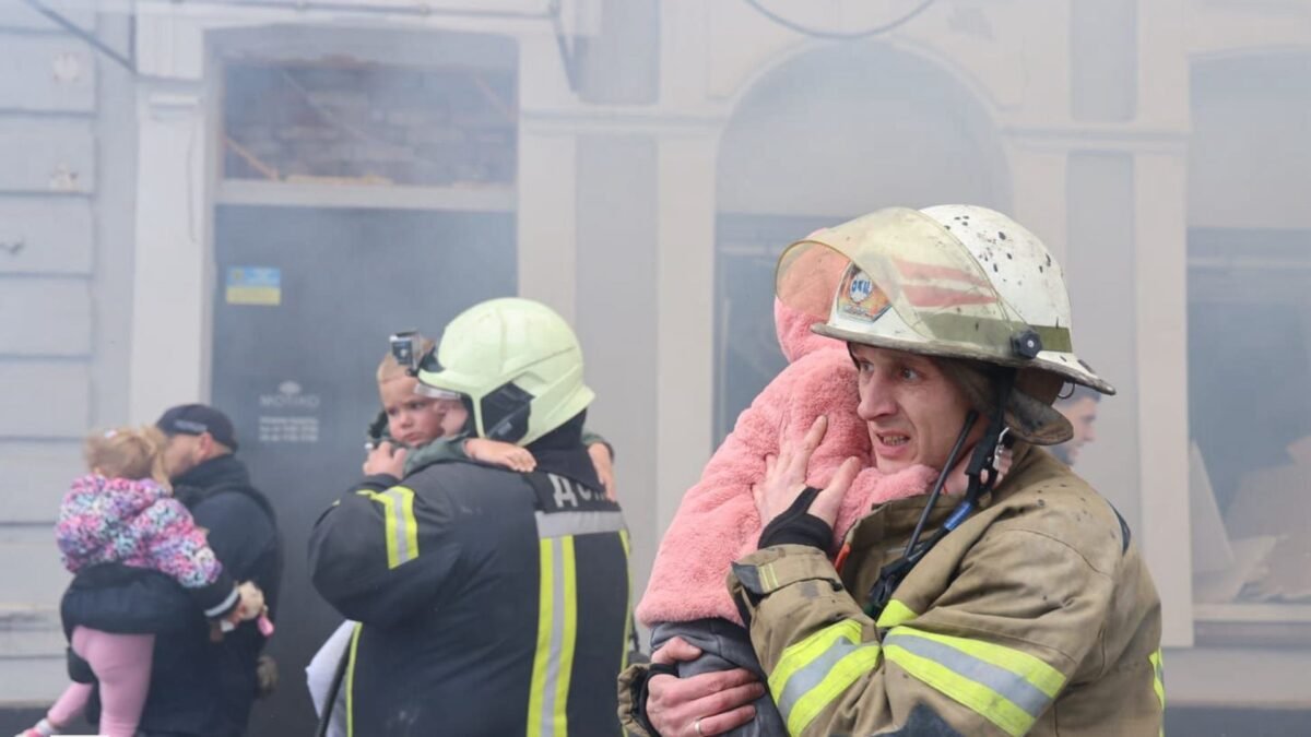 Rússia mata seis ucranianos e bombardeia creche em novo ataque