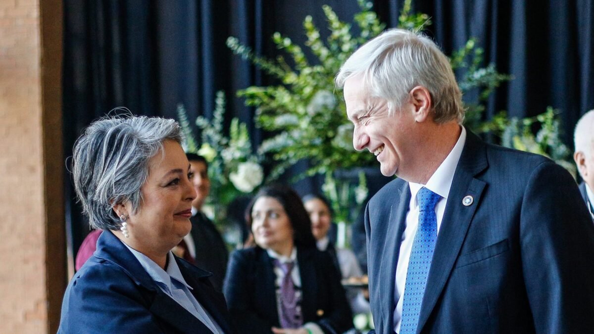 Kast avança como “possível presidente”, enquanto Jara enfrenta o teto da esquerda