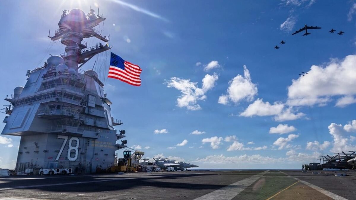 Estados Unidos mostra a chegada do USS Gerald Ford e a Rússia reage