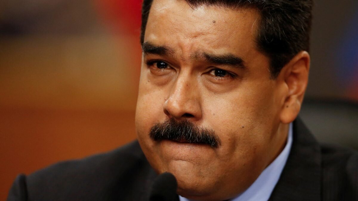 O porta-aviões USS Gerald Ford entrou no Atlântico e se aproxima do Caribe