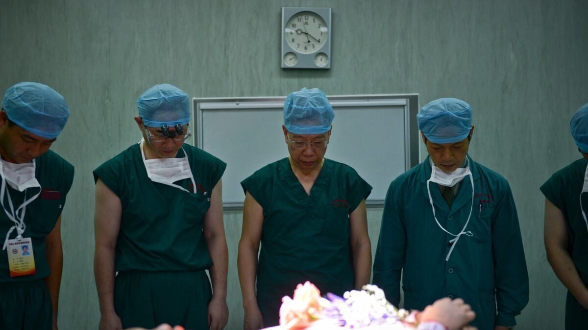 Crianças abandonam escolas na China em meio a alegações de tráfico de órgãos