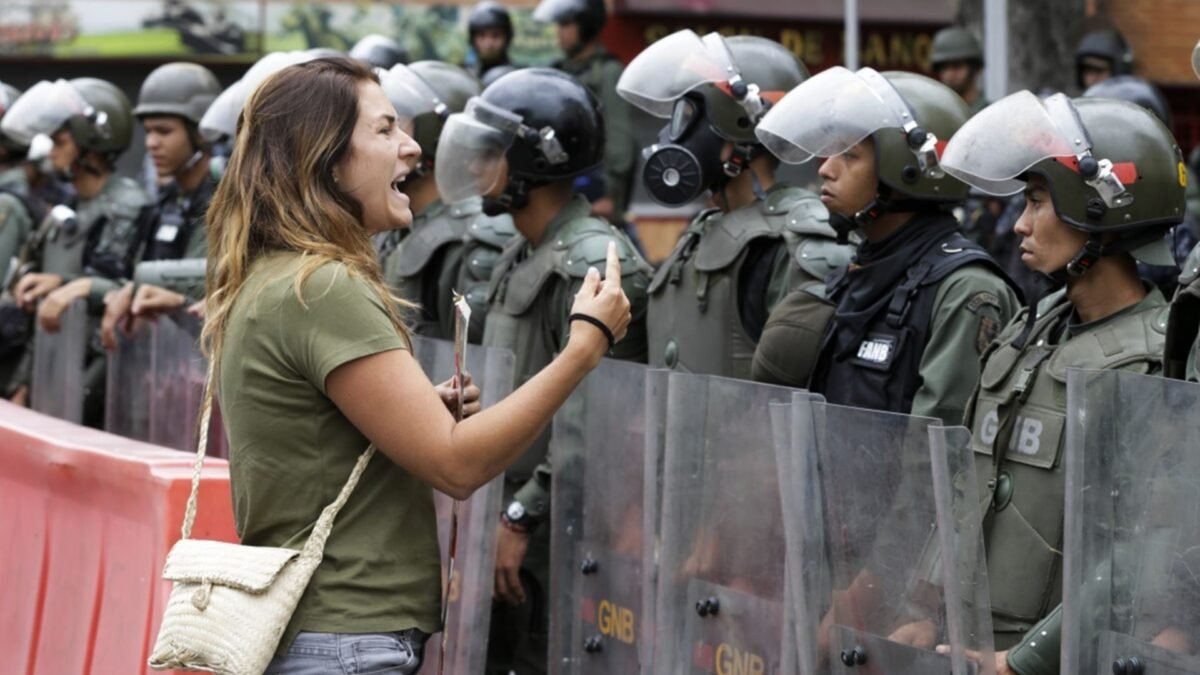 Venezuela: Força conjunta entre civis e militares como garantia de transição