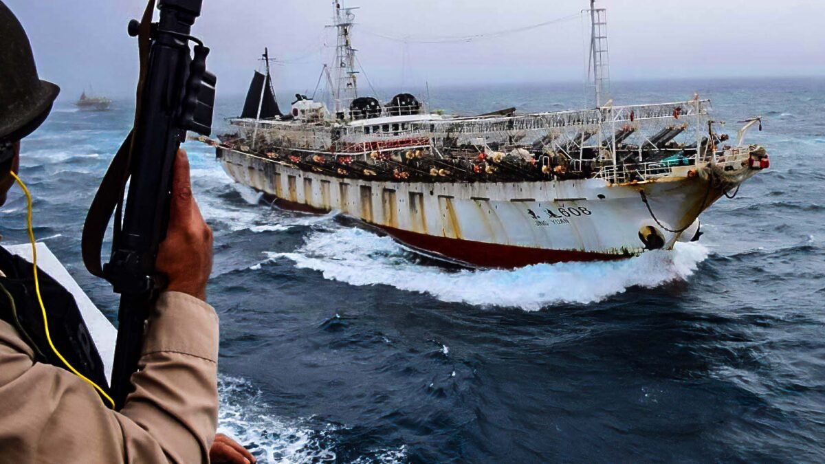 Cerca de 2.000 barcos ao largo da costa do Japão revelam nova manobra da China contra seus inimigos