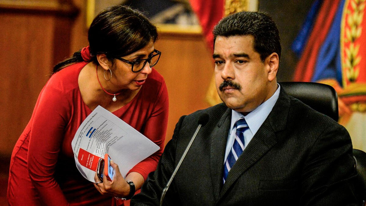 Nicolás Maduro desconfiava de Delcy Rodríguez, afirma o New York Times