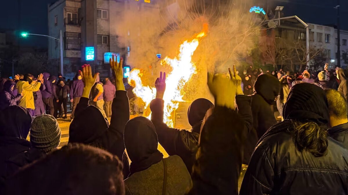 Regime islâmico enforcou três jovens por participarem de protestos em janeiro no Irã