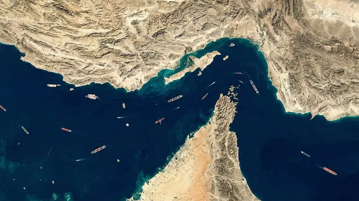 O Irã afirma que controla o estreito de Ormuz e atacará navios que não cumprirem os “protocolos”