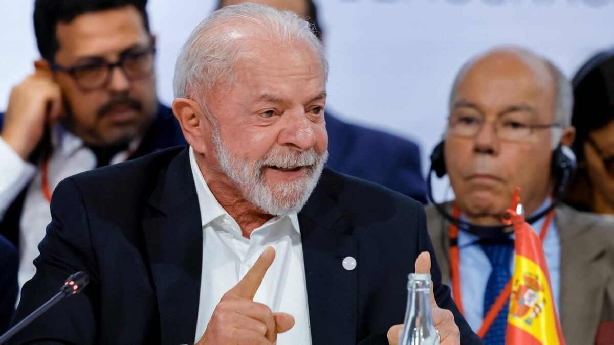 Em Fórum de Defesa da Democracia a ditadura cubana é defendida e Lula pede censura às redes sociais