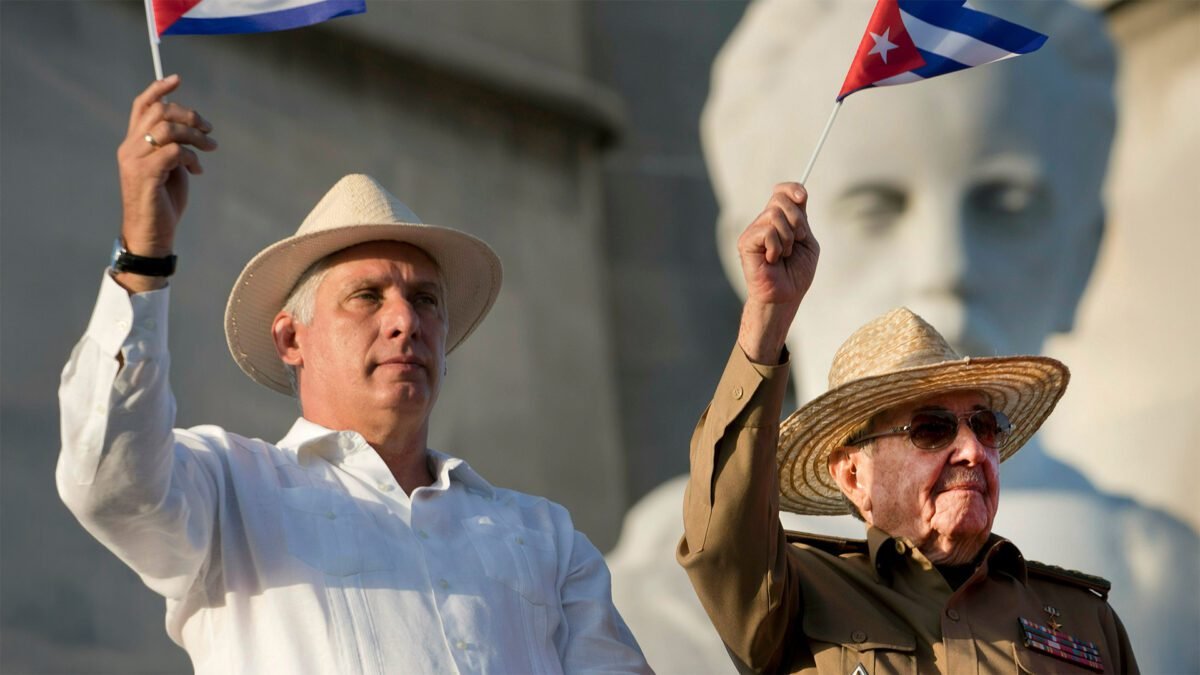 A ditadura cubana está “mais perto do colapso”, com um “fantoche” e “nenhum patrono” para sustentá-la