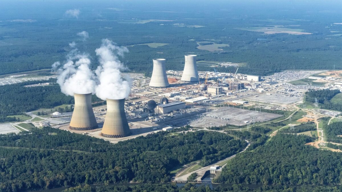 EUA prevê um “renascimento” da energia nuclear diante do consumo da IA e da guerra no Irã