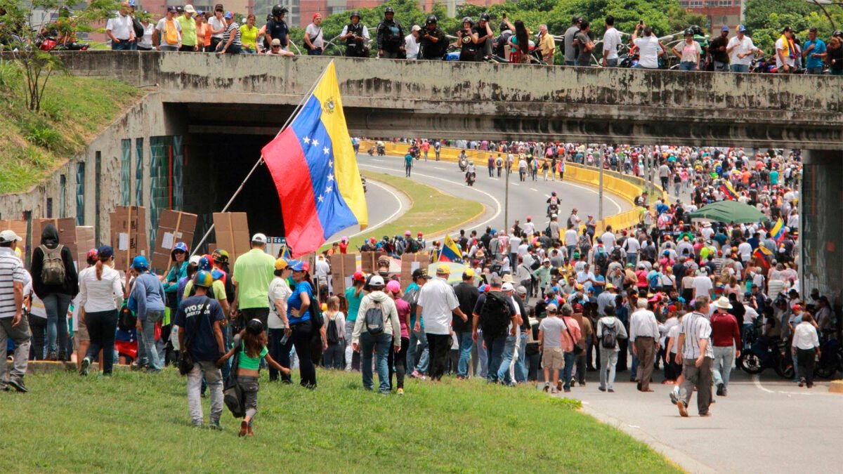 Um terço dos refugiados venezuelanos na América Latina está considerando retornar